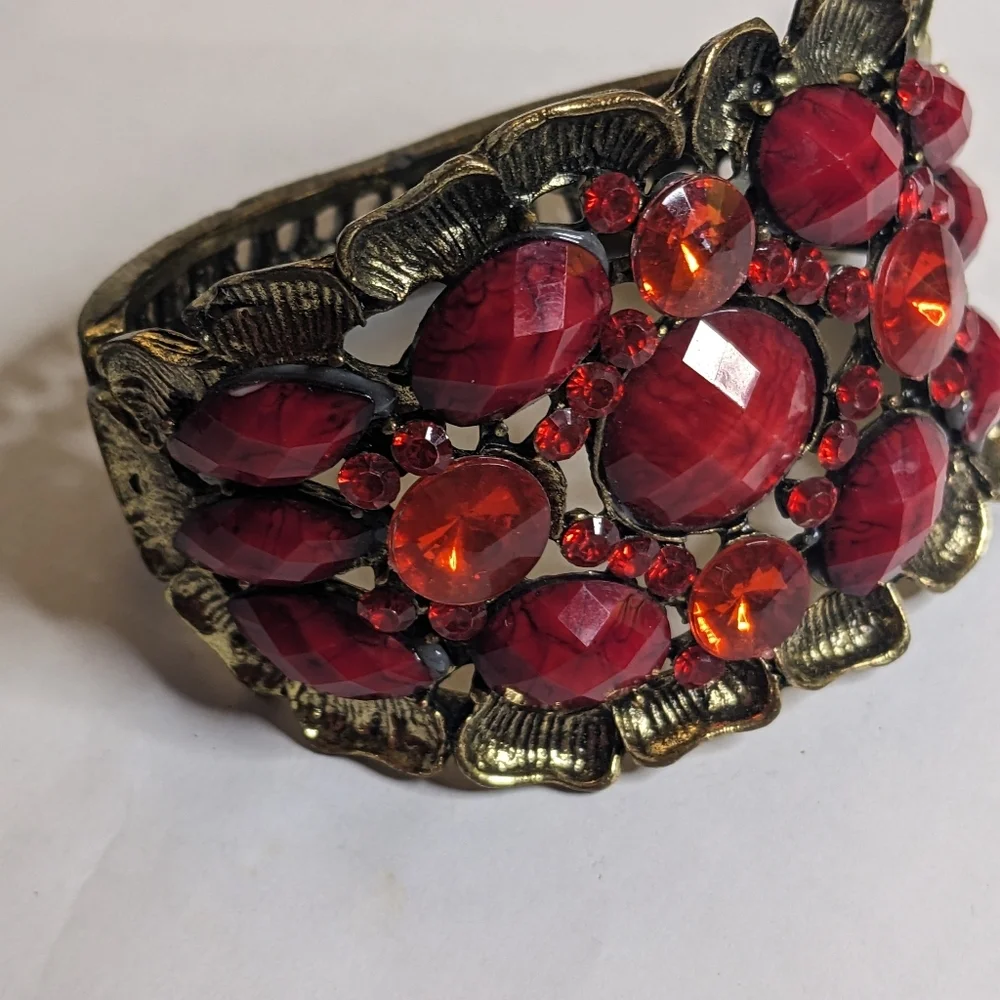 Vintage Antique Gold Tone Hinged‎ Oval Metal Bracelet